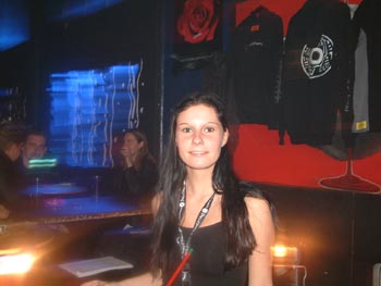 5-Magdeburg-Doreen-Selling-Merch